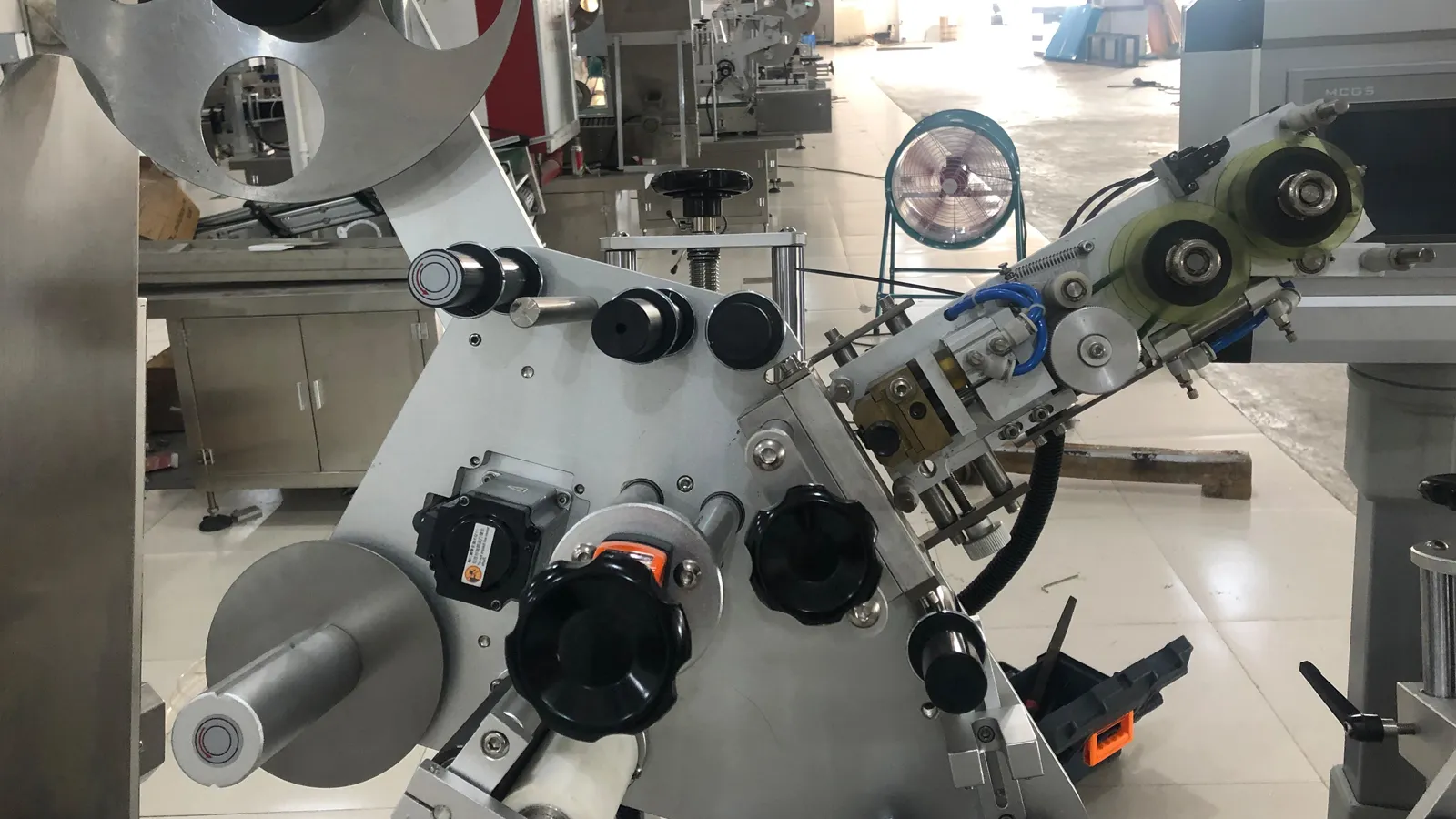 High-Speed Horizontal Bottle Labeler | 420 bpm & Servo Drive Custom Materials